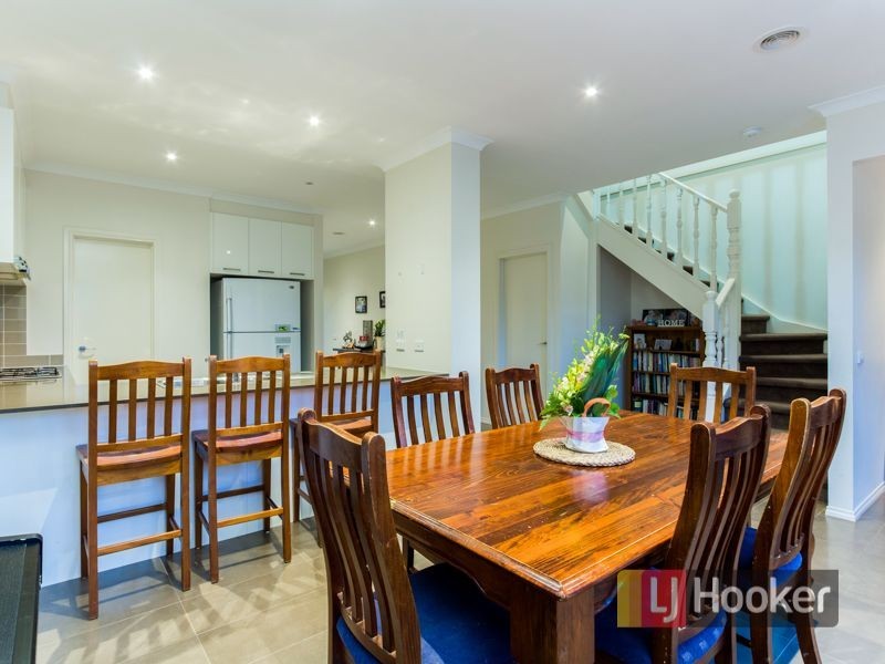 10 Avon River Way, Pakenham VIC 3810