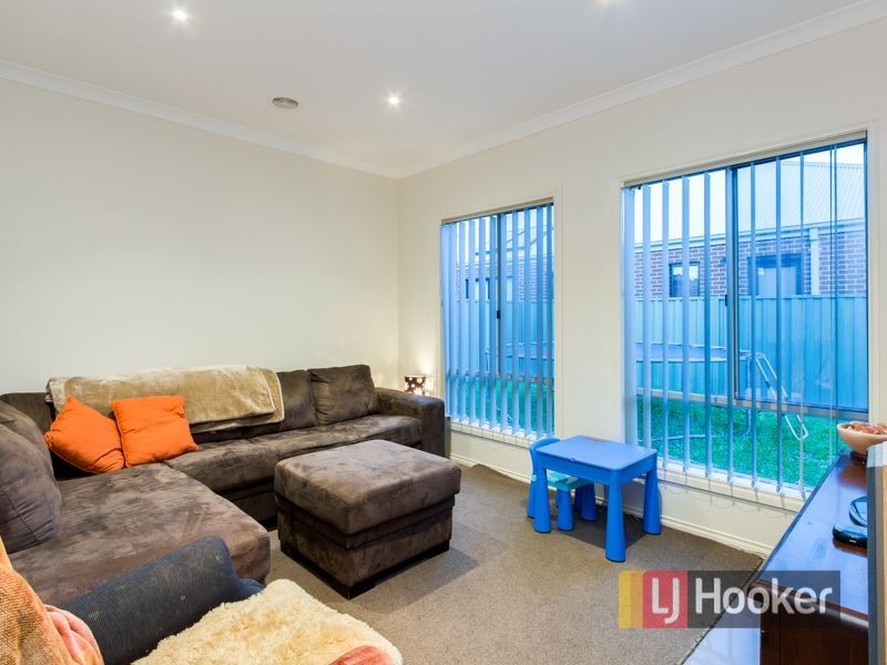 10 Avon River Way, Pakenham VIC 3810