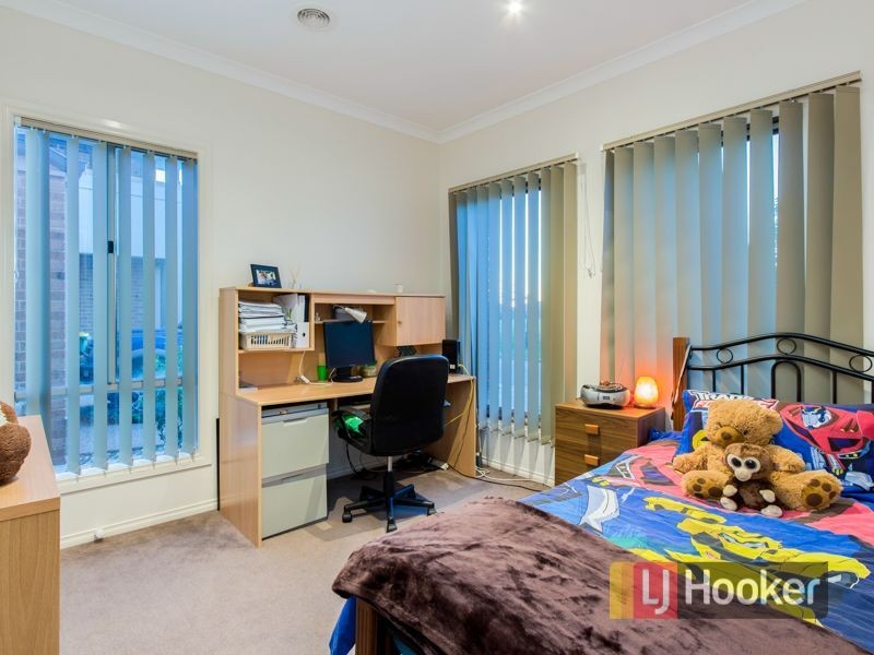 10 Avon River Way, Pakenham VIC 3810
