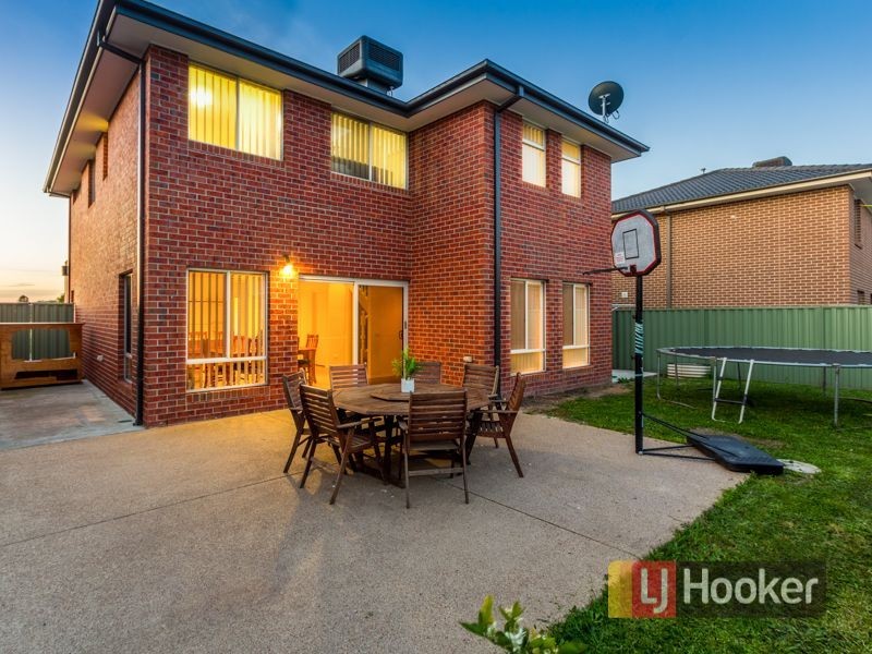 10 Avon River Way, Pakenham VIC 3810