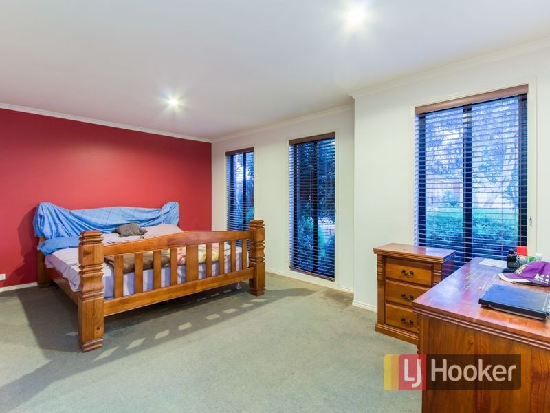 31 Glenshee Drive, Lynbrook VIC 3975