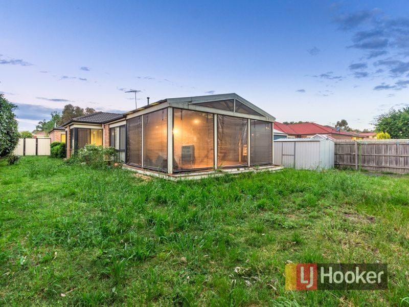 31 Glenshee Drive, Lynbrook VIC 3975