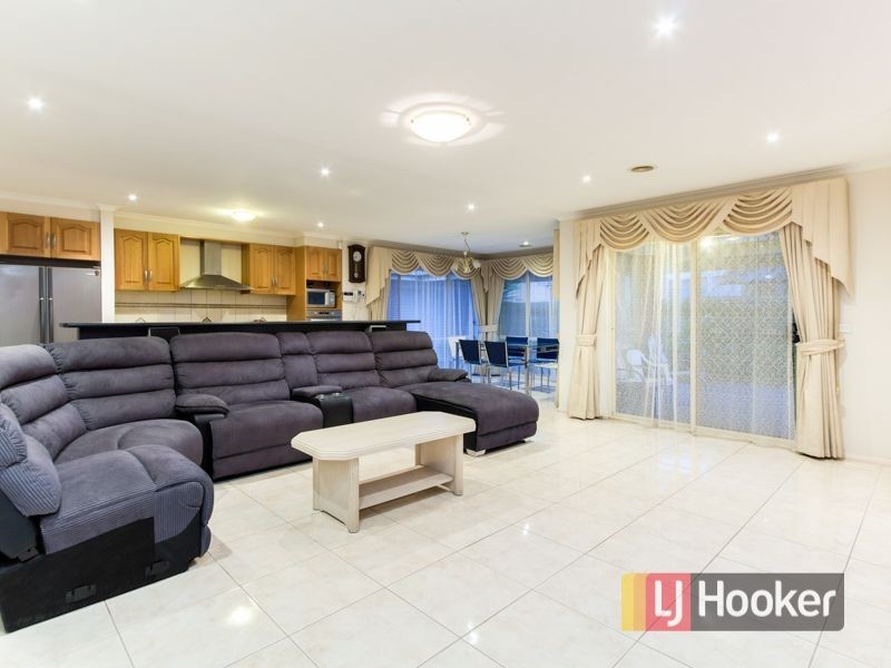 11 Beethoven Drive, Narre Warren South VIC 3805