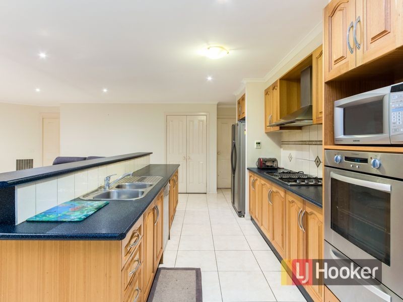 11 Beethoven Drive, Narre Warren South VIC 3805