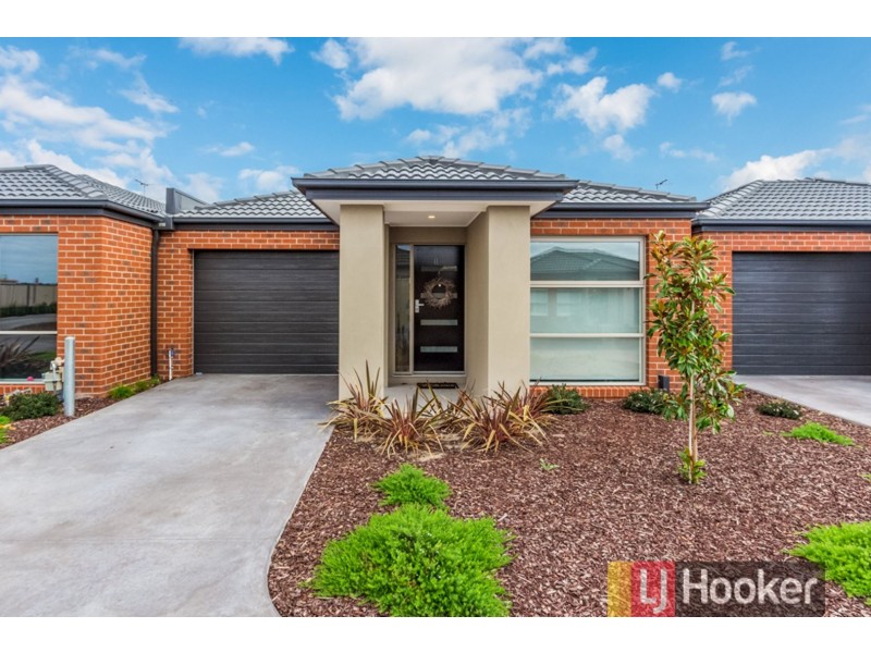 11 Hawkshead Place, Cranbourne North VIC 3977