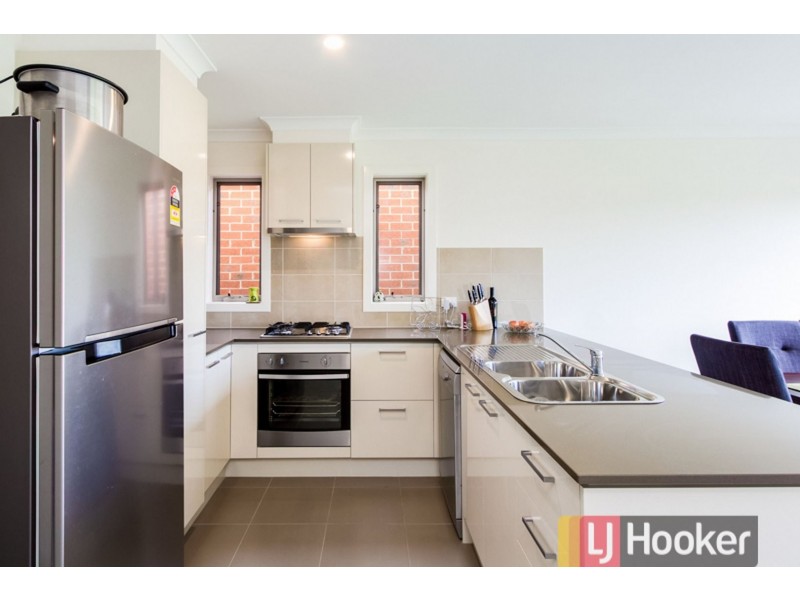 11 Hawkshead Place, Cranbourne North VIC 3977