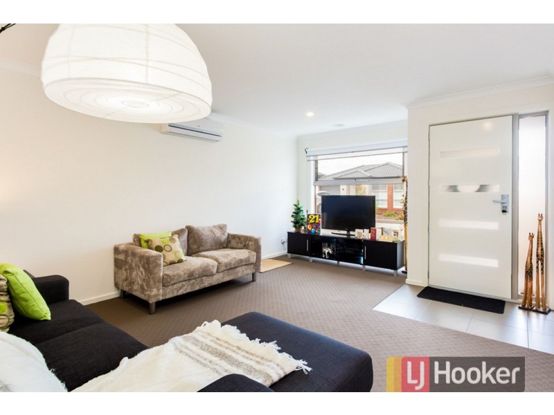 11 Hawkshead Place, Cranbourne North VIC 3977