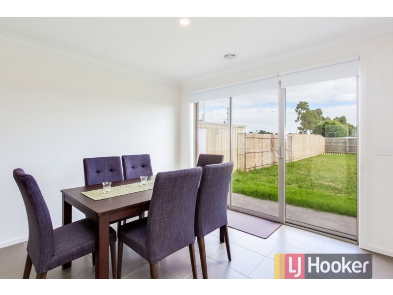 11 Hawkshead Place, Cranbourne North VIC 3977