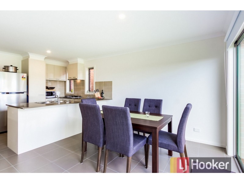11 Hawkshead Place, Cranbourne North VIC 3977