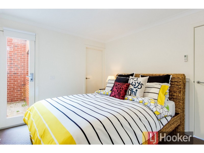 11 Hawkshead Place, Cranbourne North VIC 3977