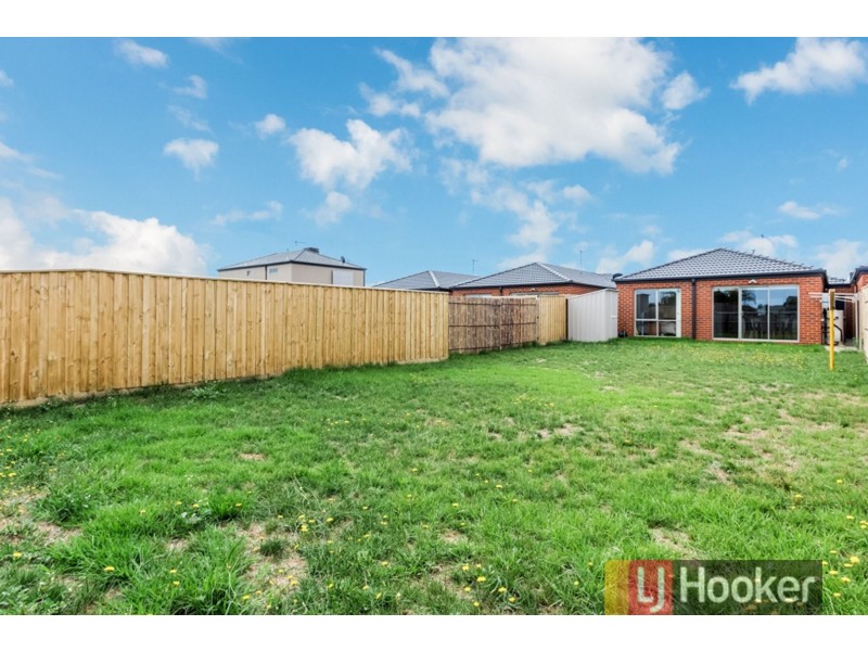 11 Hawkshead Place, Cranbourne North VIC 3977