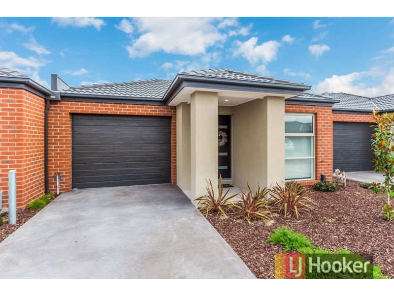 11 Hawkshead Place, Cranbourne North VIC 3977