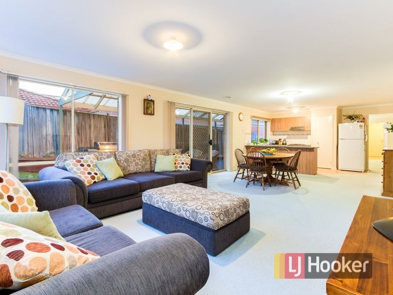 20 Oakland Drive, Hampton Park VIC 3976