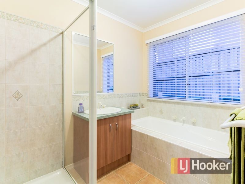 20 Oakland Drive, Hampton Park VIC 3976