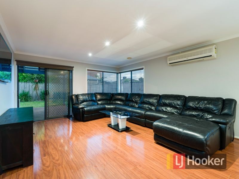 4 Faldo Place, Cranbourne North VIC 3977