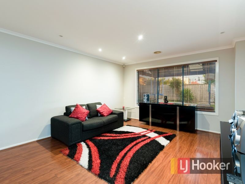 4 Faldo Place, Cranbourne North VIC 3977