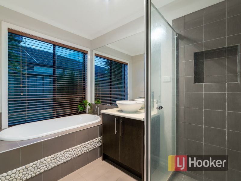 4 Faldo Place, Cranbourne North VIC 3977