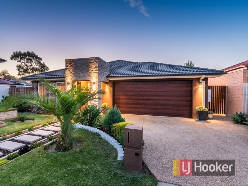 7 Aylesbury Court, Hampton Park VIC 3976