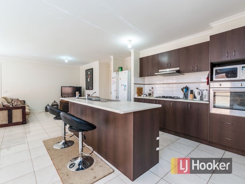 31 Glenora Way, Hampton Park VIC 3976