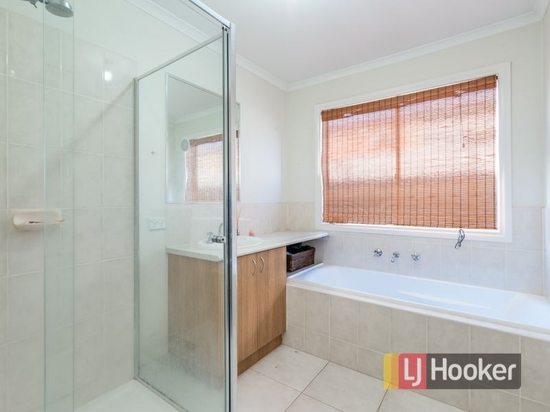 31 Glenora Way, Hampton Park VIC 3976