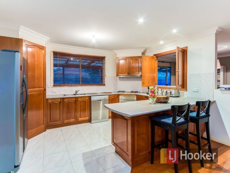 6 Glenora Way, Hampton Park VIC 3976