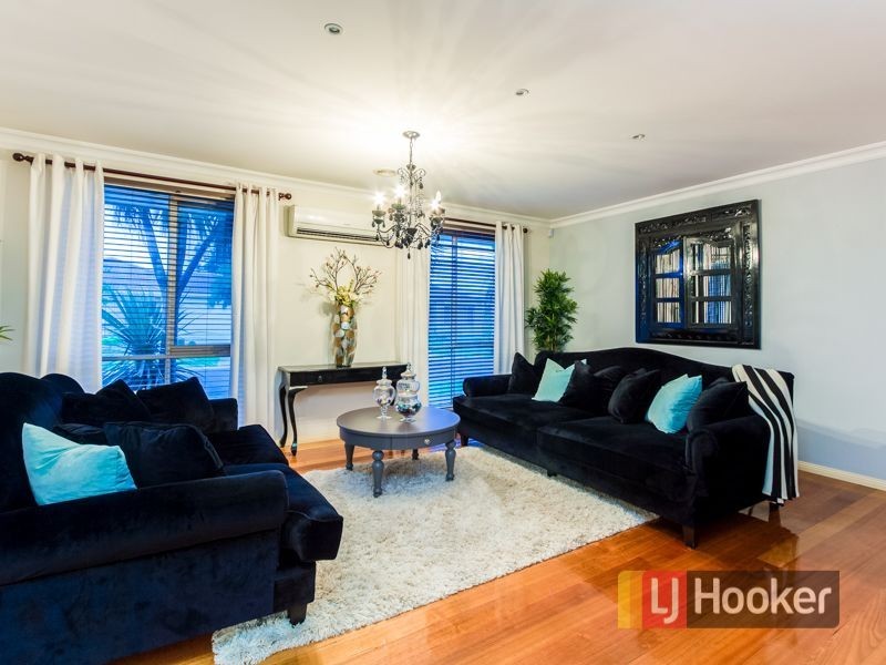 6 Glenora Way, Hampton Park VIC 3976