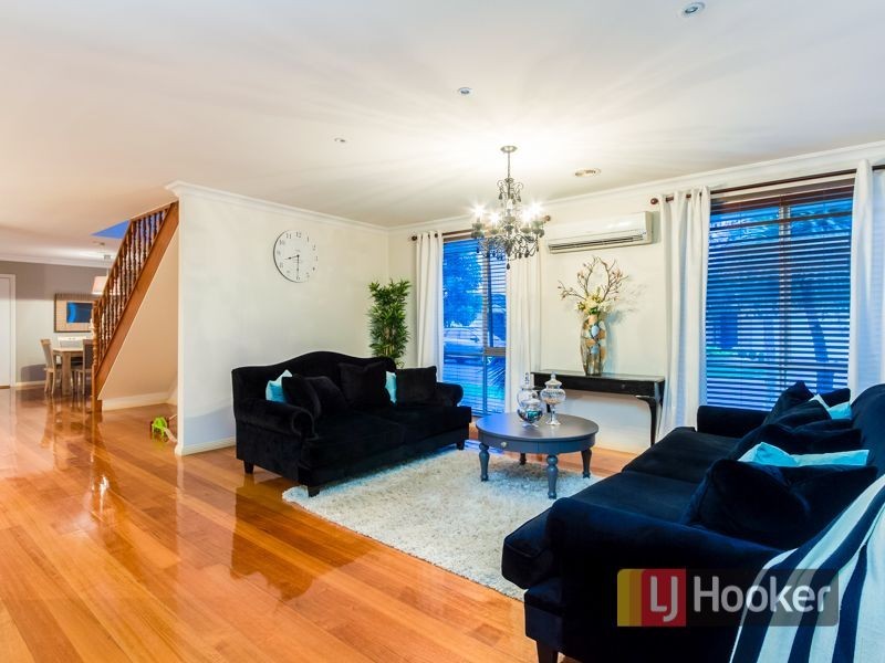 6 Glenora Way, Hampton Park VIC 3976