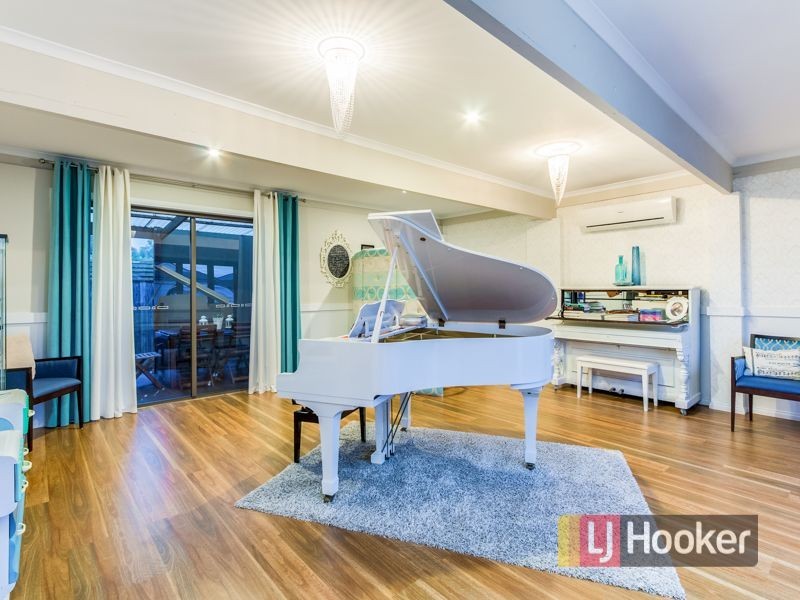 6 Glenora Way, Hampton Park VIC 3976