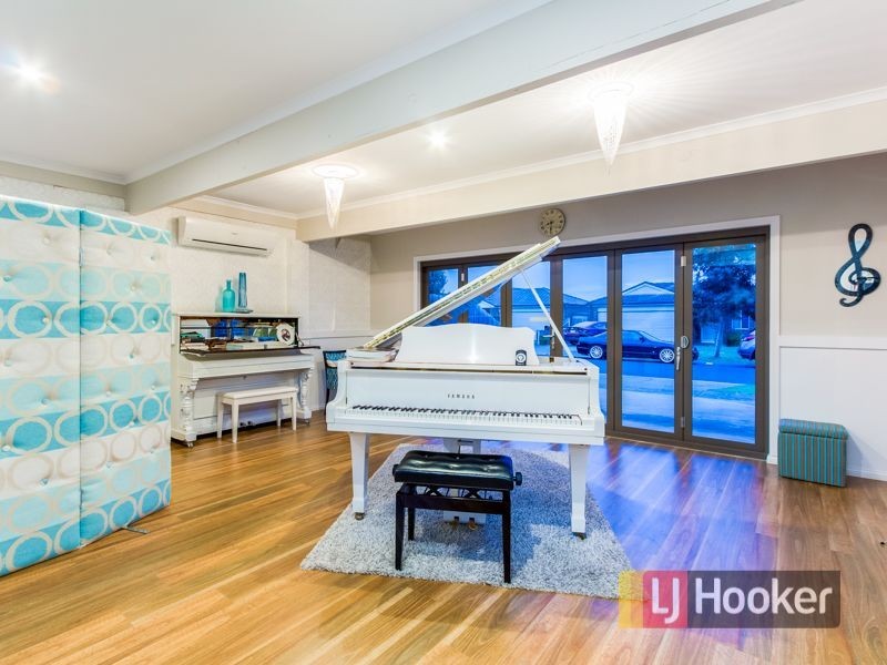 6 Glenora Way, Hampton Park VIC 3976