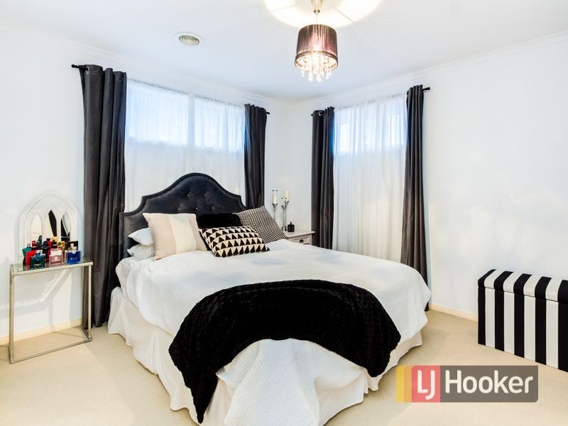 6 Glenora Way, Hampton Park VIC 3976