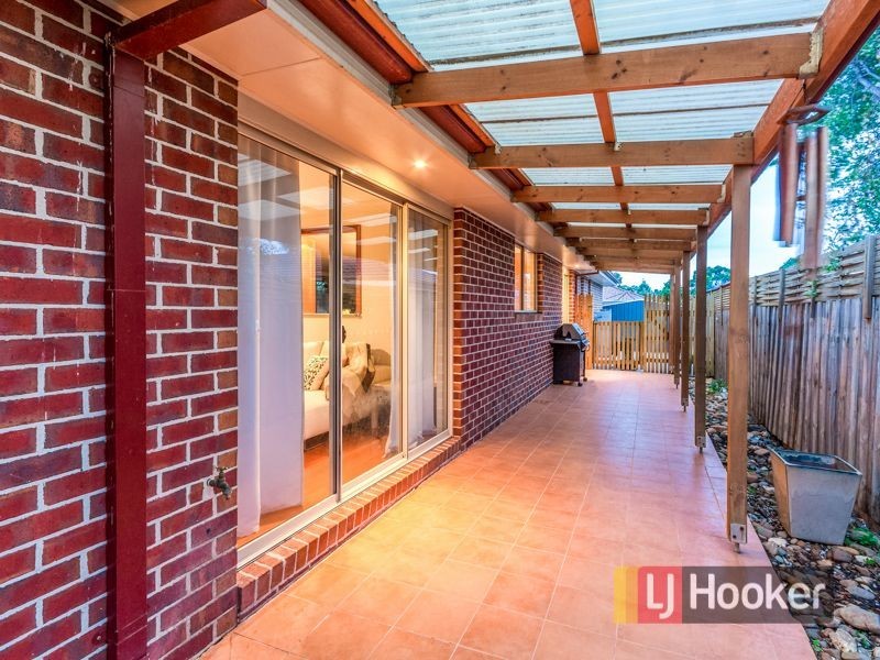 6 Glenora Way, Hampton Park VIC 3976