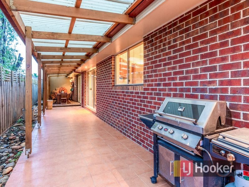 6 Glenora Way, Hampton Park VIC 3976