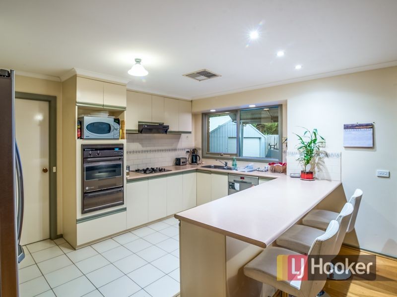 25 Garnet Close, Narre Warren VIC 3805