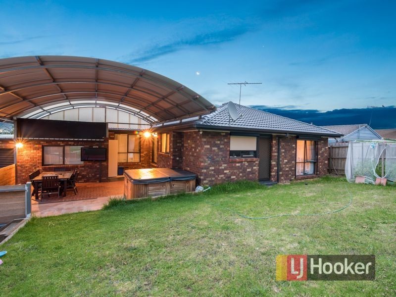 25 Garnet Close, Narre Warren VIC 3805