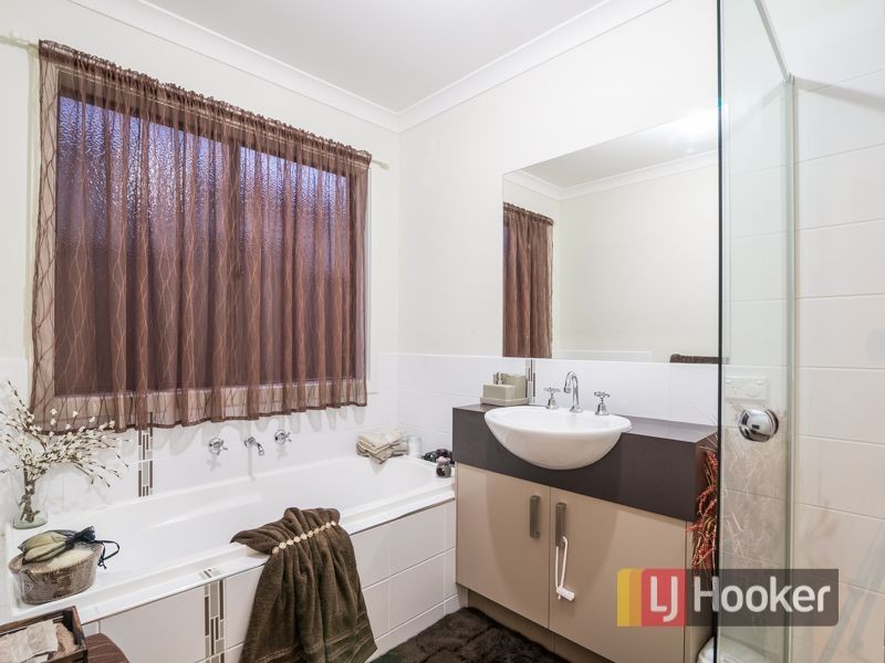 25 Statley Drive, Cranbourne East VIC 3977