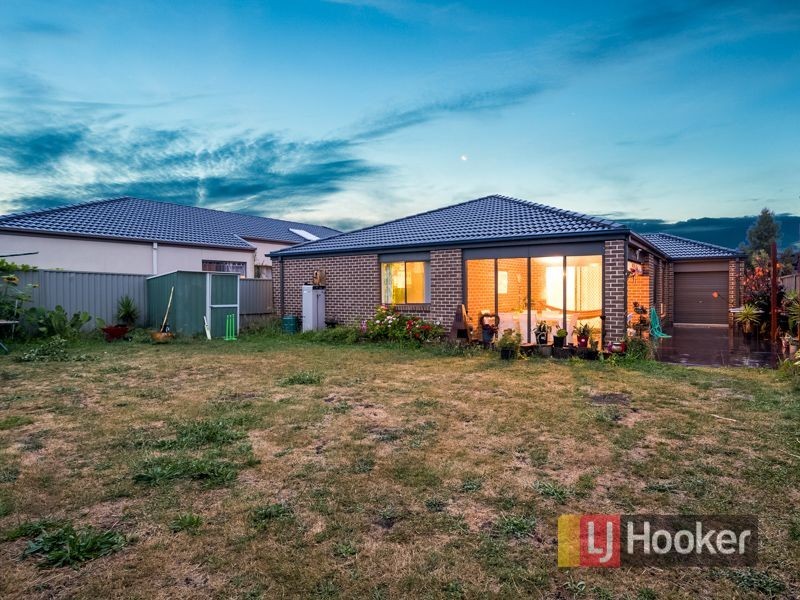 25 Statley Drive, Cranbourne East VIC 3977