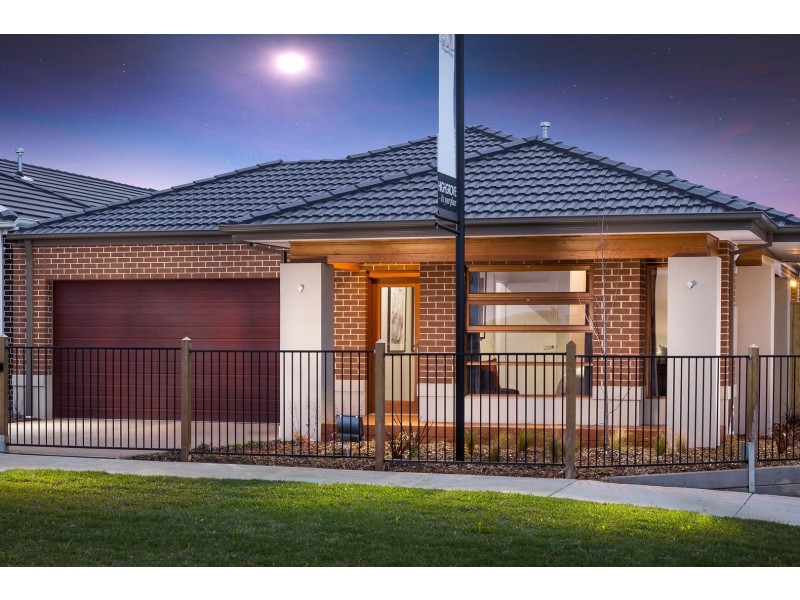29 Newbridge Boulevard, Clyde North VIC 3978