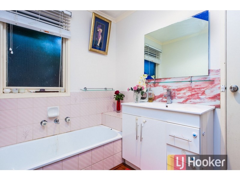 22 Horsfield Street, Cranbourne North VIC 3977