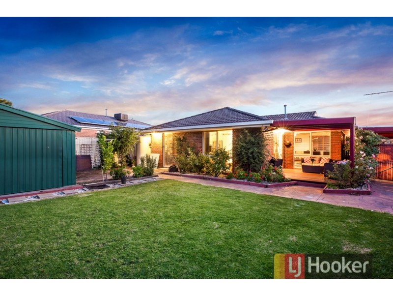 22 Horsfield Street, Cranbourne North VIC 3977