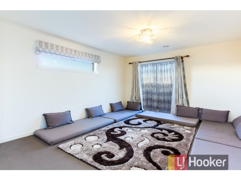 8 Pedigree Grove, Cranbourne East VIC 3977