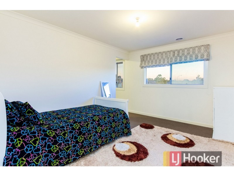 8 Pedigree Grove, Cranbourne East VIC 3977