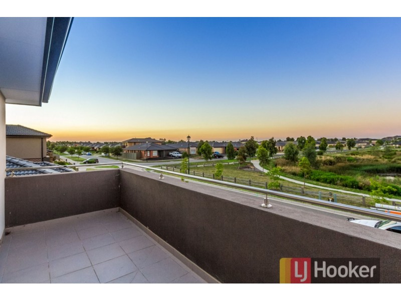 8 Pedigree Grove, Cranbourne East VIC 3977