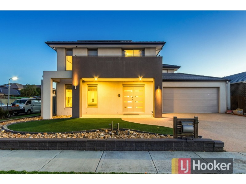 8 Pedigree Grove, Cranbourne East VIC 3977