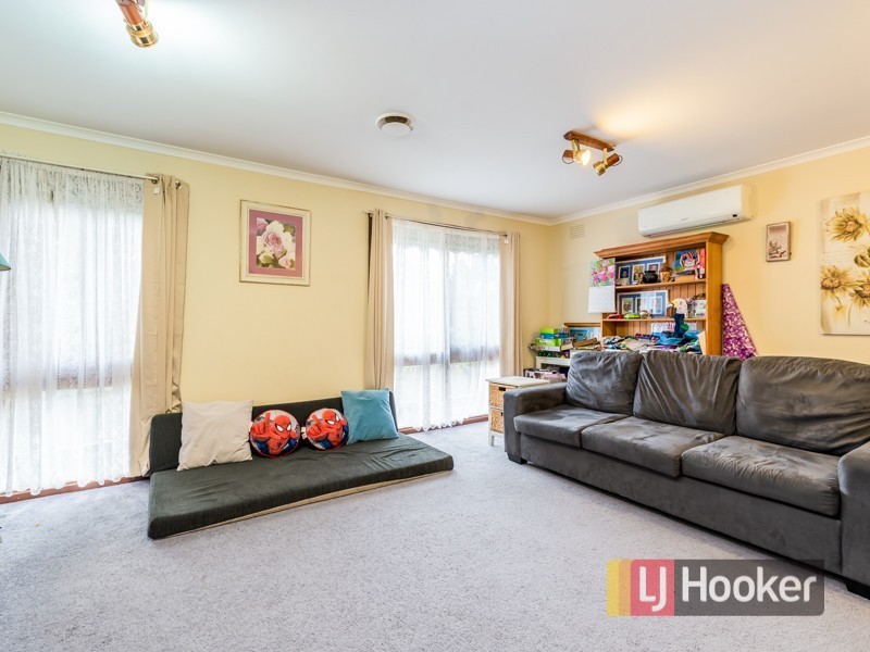 28 Robinson Crescent, Hampton Park VIC 3976