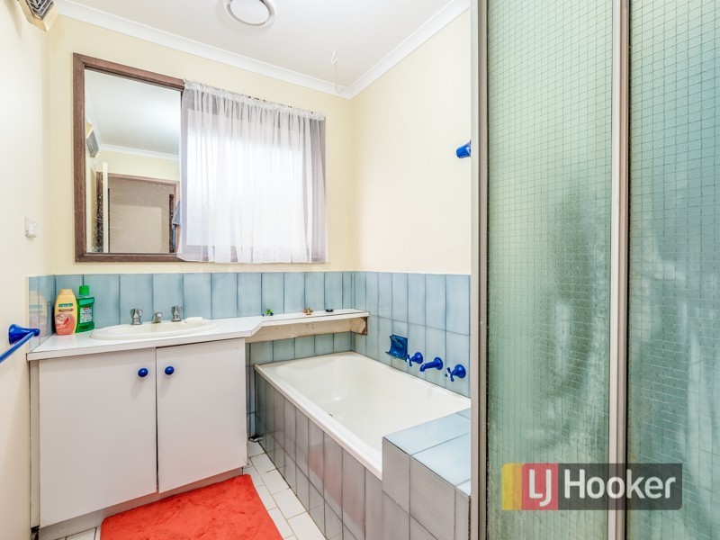 28 Robinson Crescent, Hampton Park VIC 3976