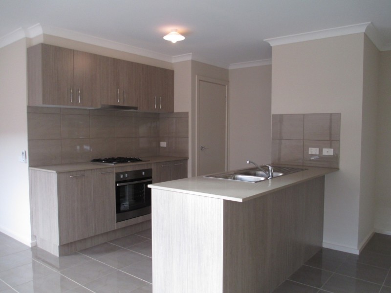 44 Parklink Drive, Cranbourne East VIC 3977