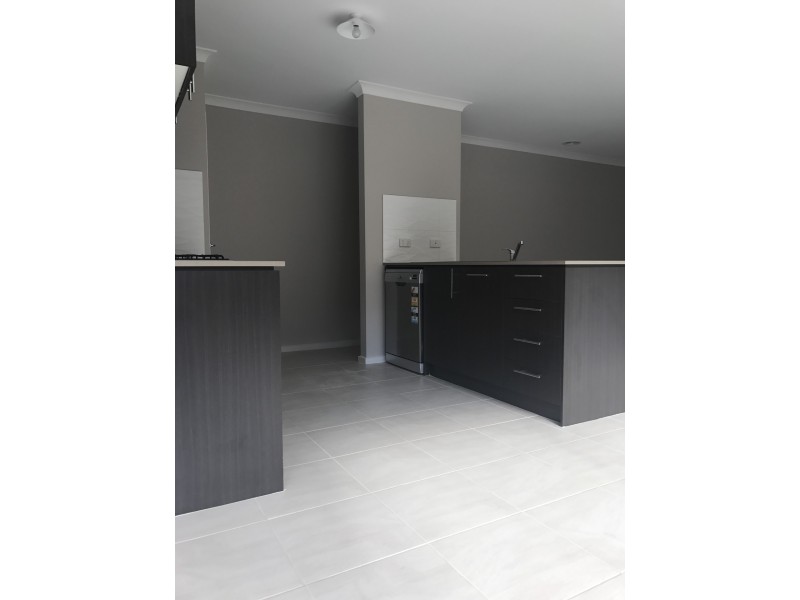 46 Parklink Drive, Cranbourne East VIC 3977