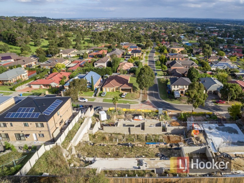 2 Brighton Retreat, Berwick VIC 3806