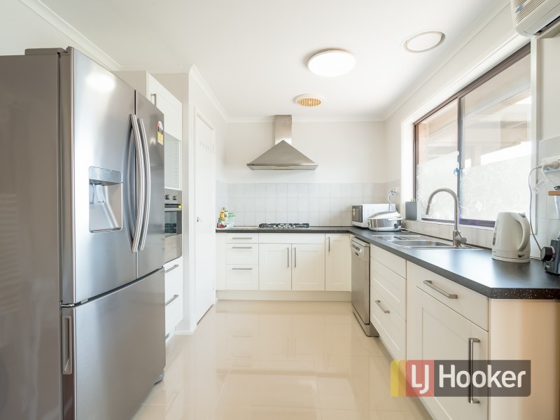 11 Jade Court, Hampton Park VIC 3976