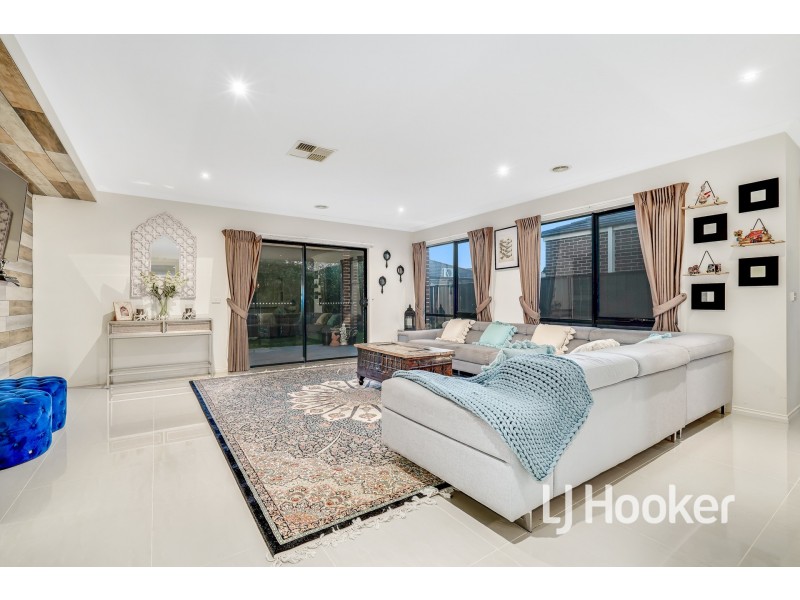 20 Connewara Crescent, Clyde North VIC 3978